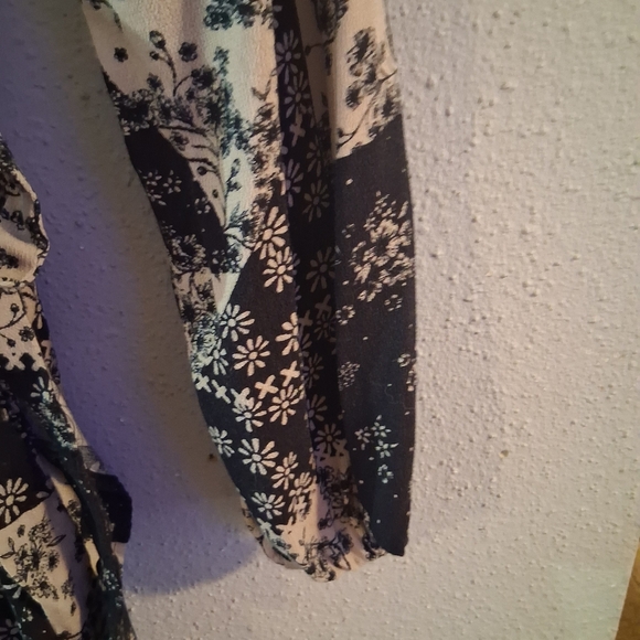 SO Floral Faux Wrap Mini Dress | Long Sleeve Black & Cream Patchwork Print - Picture 5 of 8